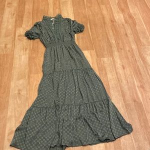 Max Studio Long Green Dress with puffy sleeves